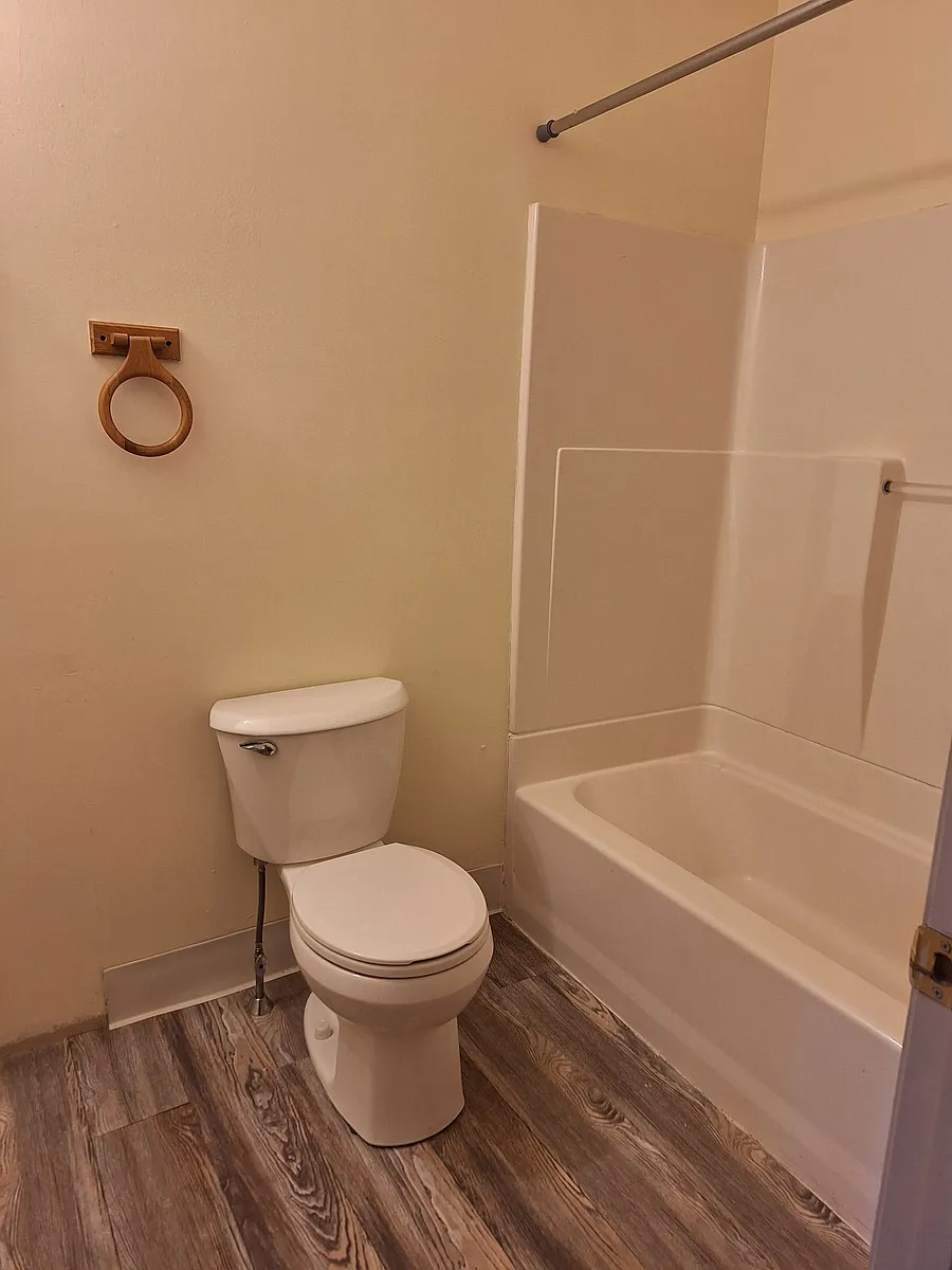 Building Photo - 466 Howe Ave #2A