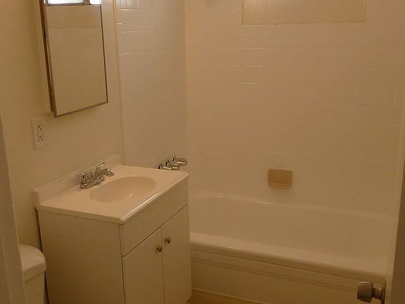 5th image of 14115 1/2 Doty Ave