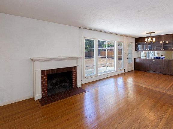 4th image of 649 Spargur Dr