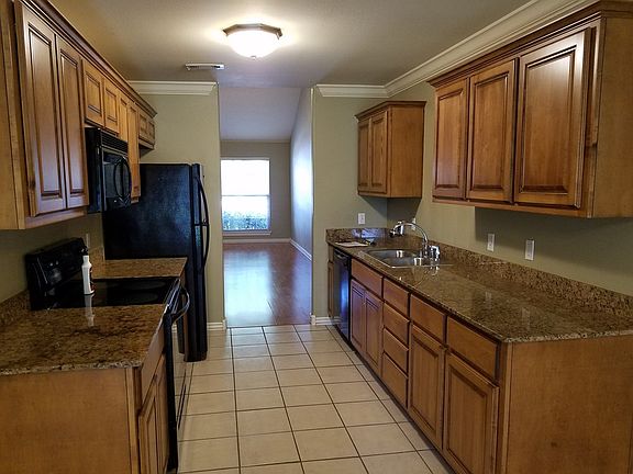 3rd image of 854 Oakwood Ct