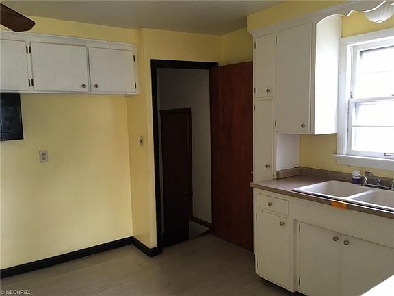 4th image of 27530 Lake Shore Blvd