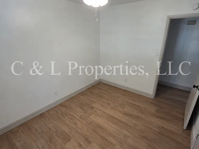 203 Roberts Ave — Photo 13