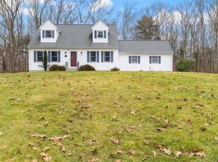 22 Tanglewood Dr, Preston, CT 06365