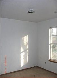 4th image of 600 E Kara Ln