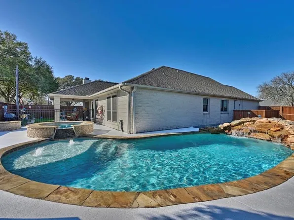 306 Matula Ave, Schulenburg, TX 78956