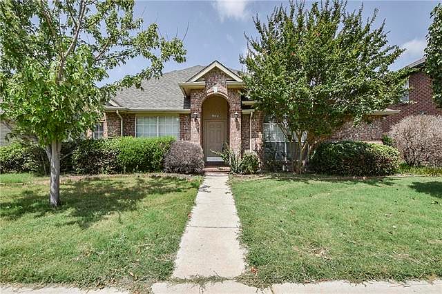1st image of 904 Hawthorne Dr