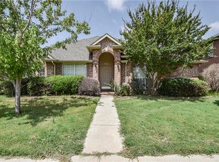 904 Hawthorne Dr, Lewisville, TX 75077