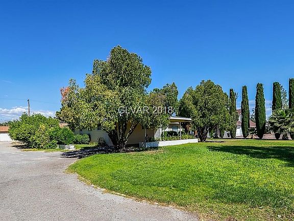 3rd image of 1677 Valley Dr