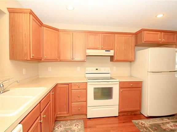 3rd image of 43 Glenfield Dr