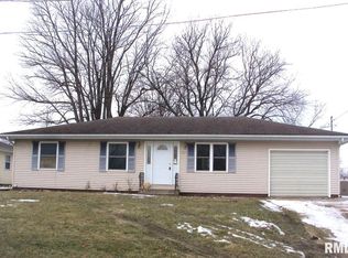 1207 14th St, Viola, IL 61486