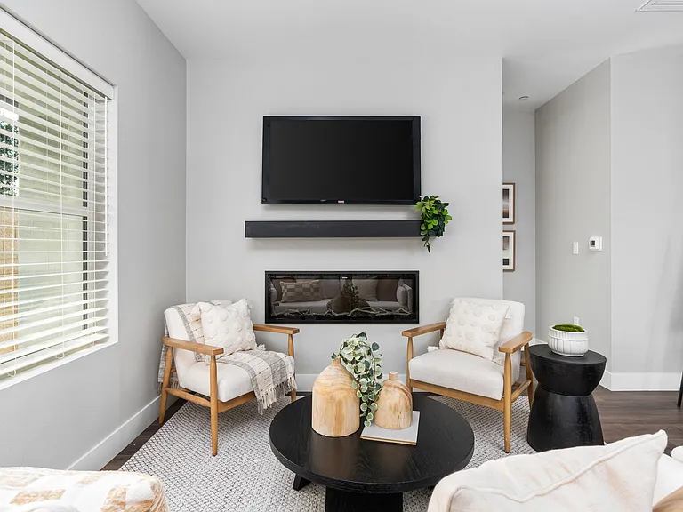 The Palms Luxury Condominiums — Photo 23