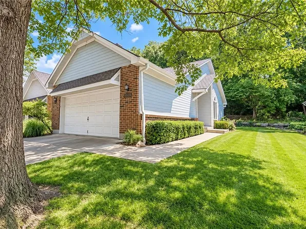 3009 S Redwood Dr #B, Independence, MO 64057