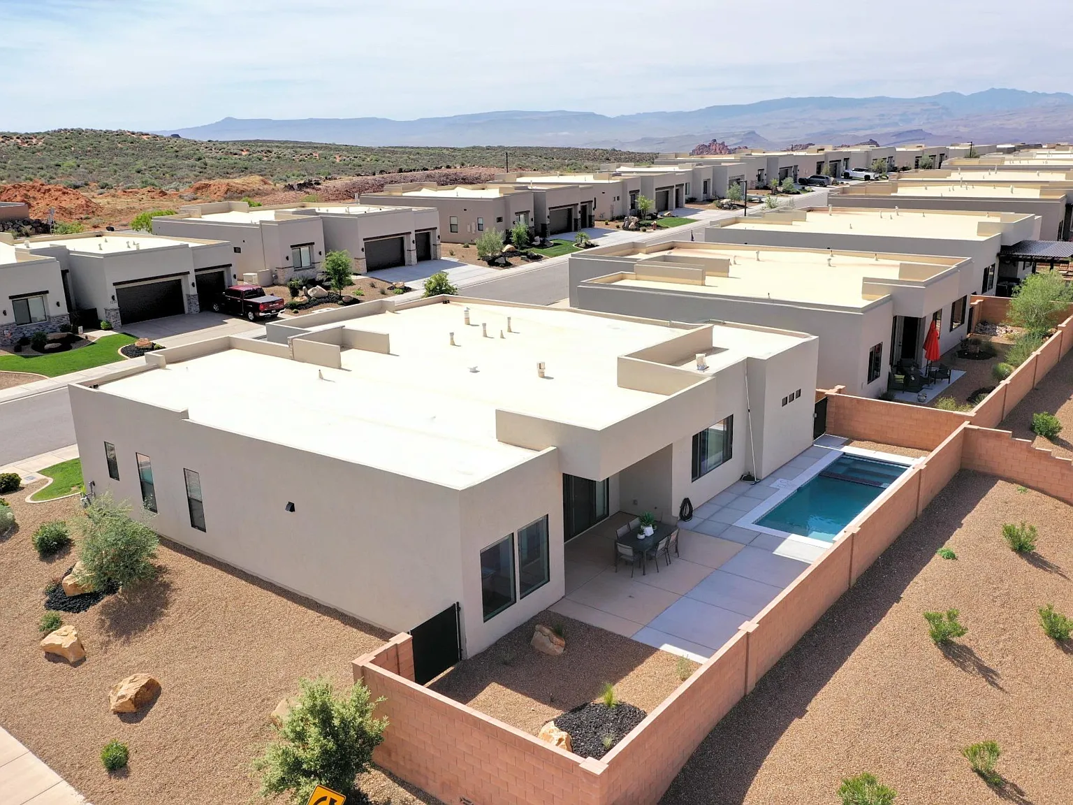 4 bed, 2366 sqft, $4,850 — Photo 3