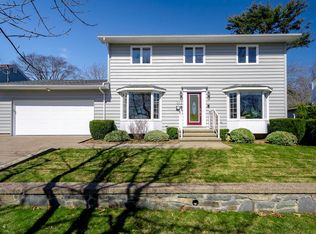 981 Beaufort Ave, Halifax, NS B3H 3X9