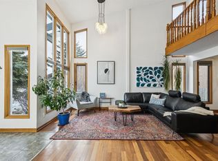 715 E Coach Bluff Cres SW, Calgary, AB T3H 1A9