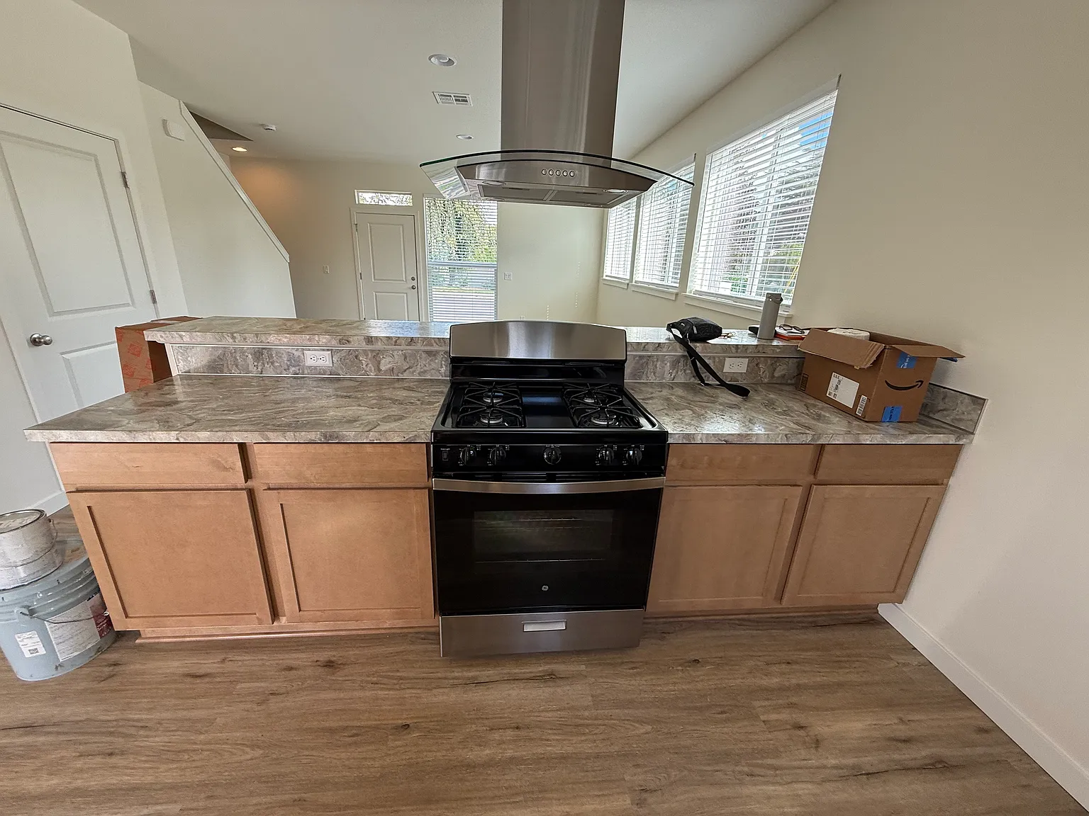 3 bed, 1.5 bath, 1240 sqft, $2,400 — Photo 4