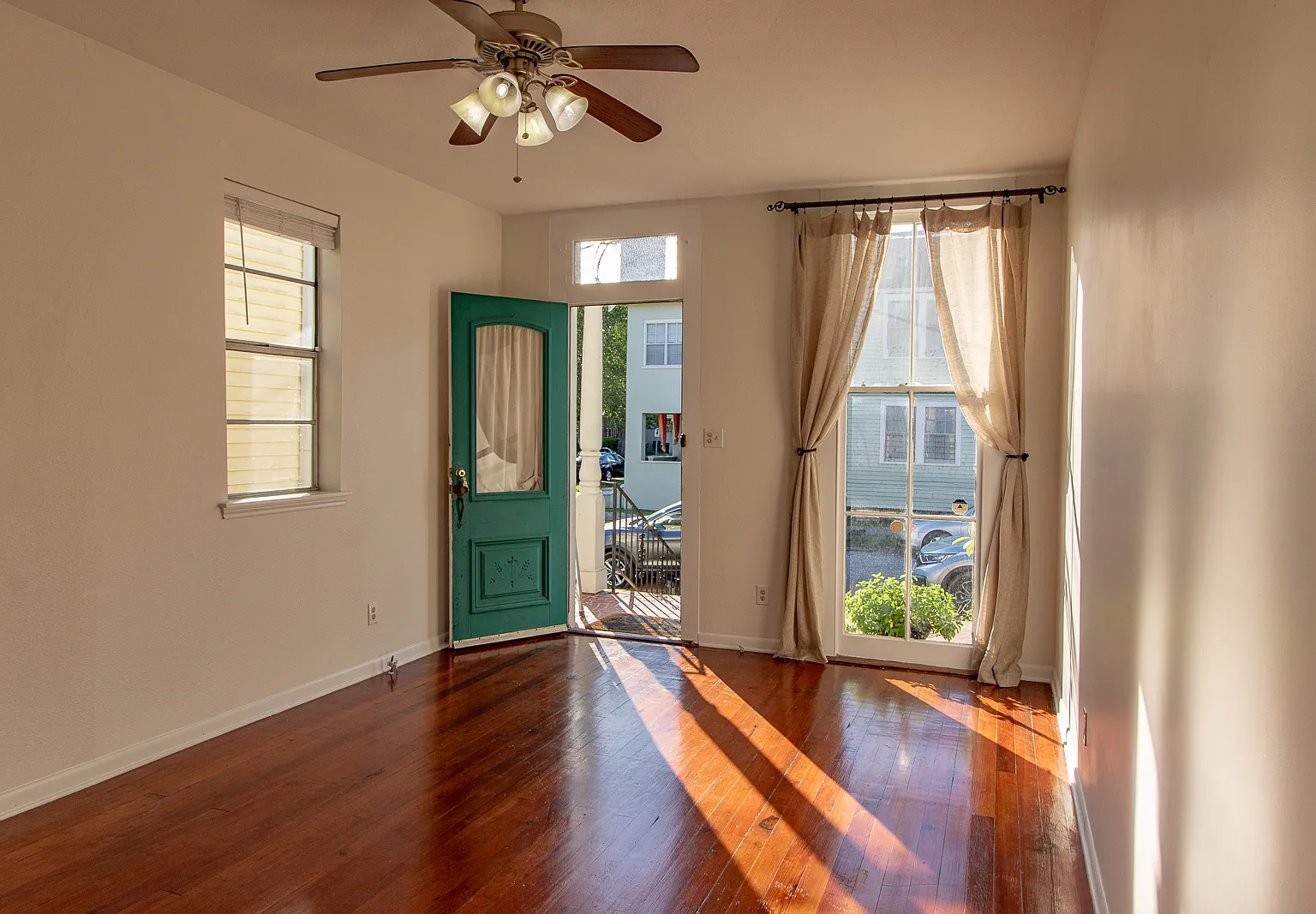 2 bed, 876 sqft, $1,400 — Photo 2
