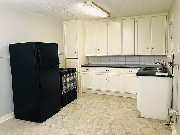 3rd image of 819 Cypress St #819