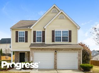 811 Red Oak Tree Dr, Fuquay Varina, NC 27526