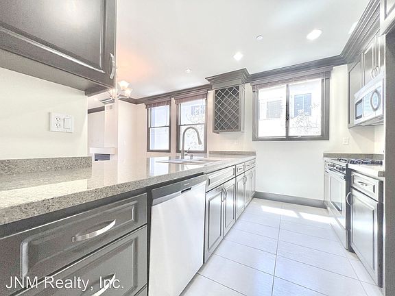 4th image of 11833 Darlington Ave #201