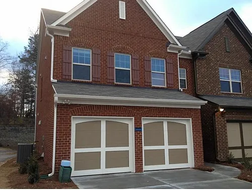 2100 Greencrest Cir #2100 Photo 1