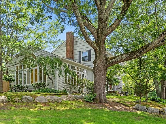 2nd image of 16 Meetinghouse Ln