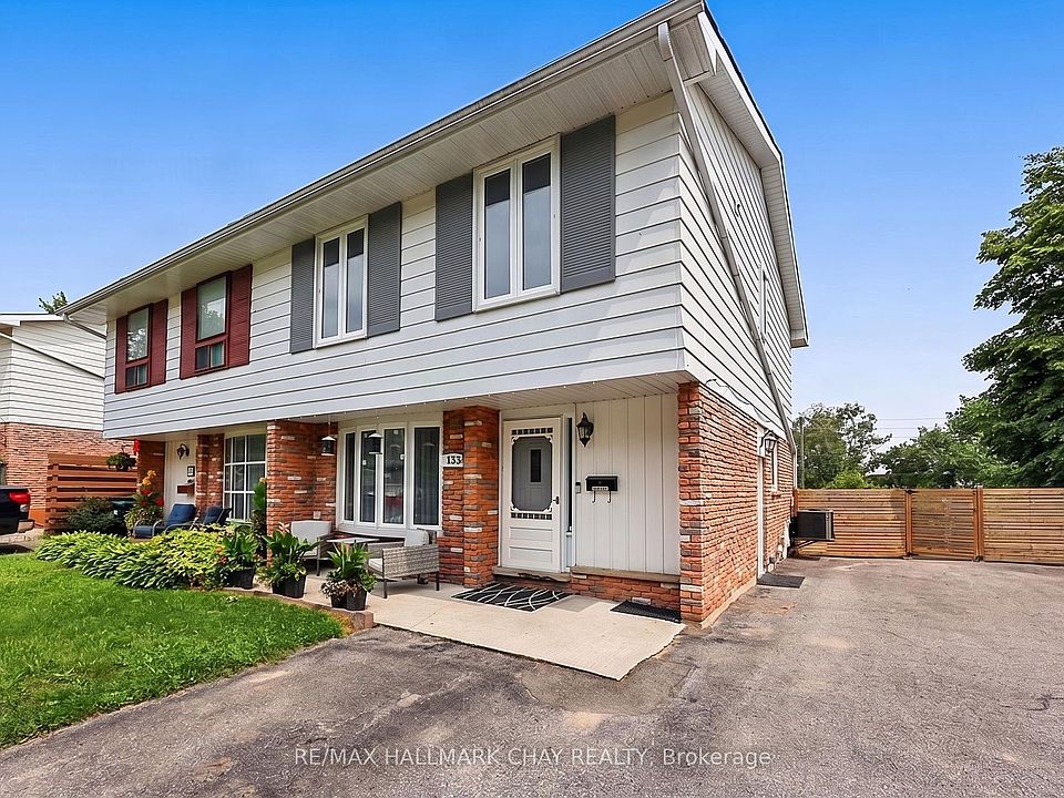 1st image of 133 Daphne Cres