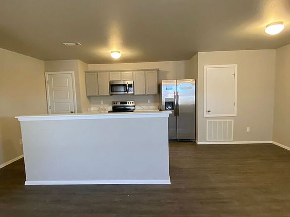 5th image of 503 W Christopher Dr #A