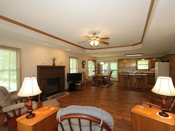 3rd image of 63 Northwoods Dr