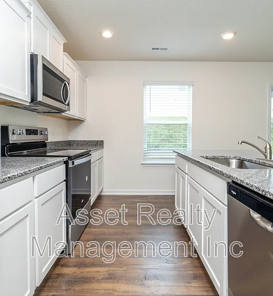 2076 Southwood Cir — Photo 15