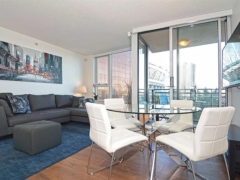 33 Smithe St #801 — Photo 6
