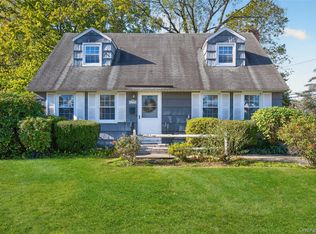 35 Ross Lane, East Norwich, NY 11732