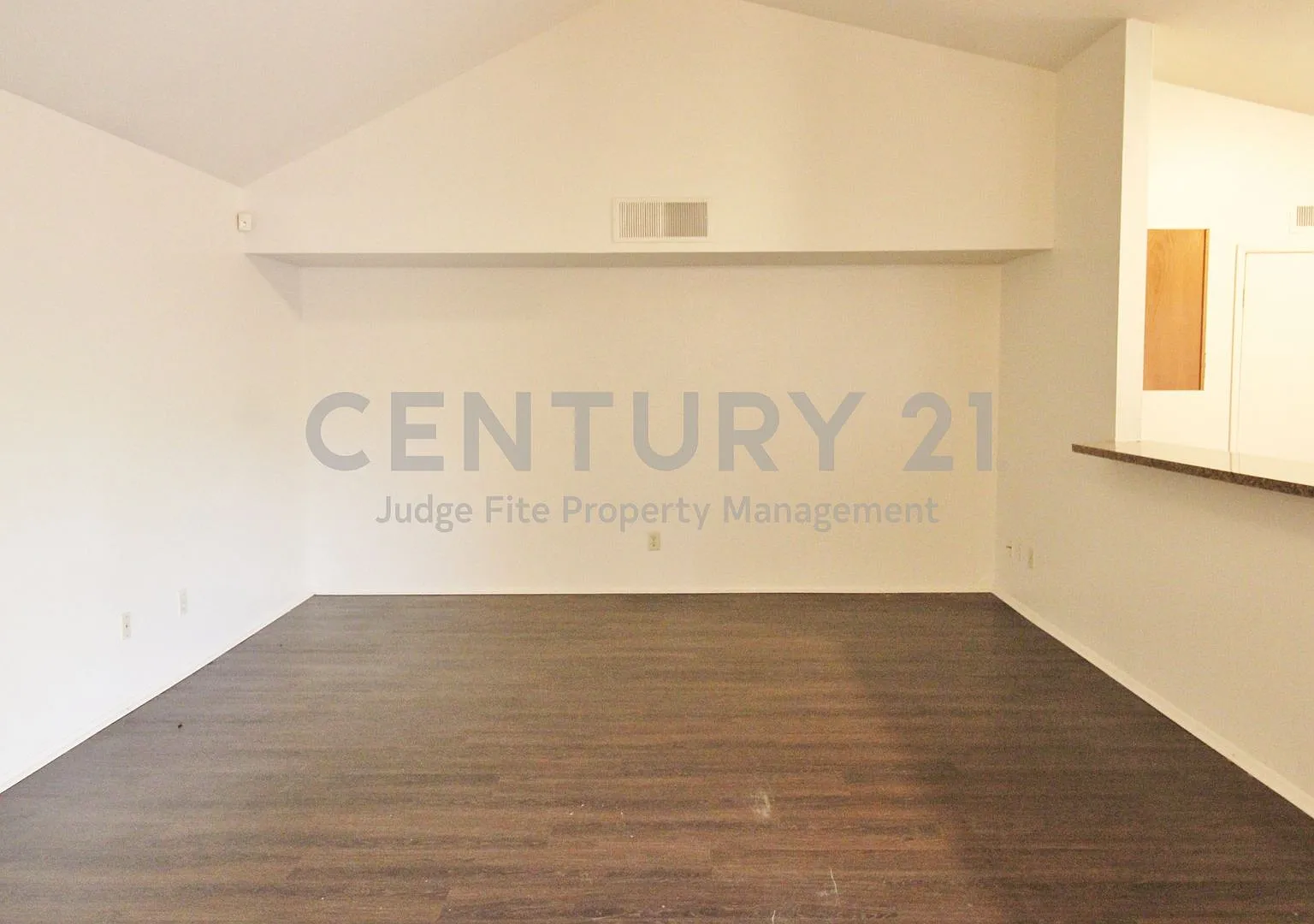 Spacious 2/2 Duplex in Cedar Hill For Rent! — Photo 2