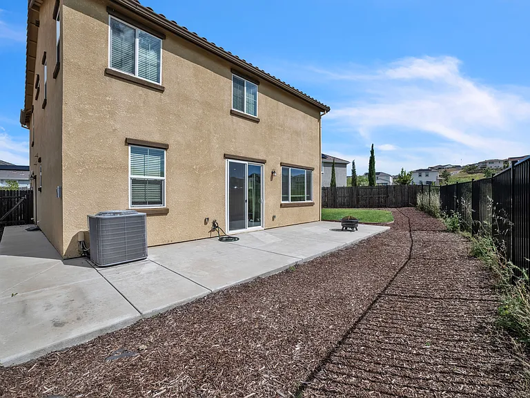 4562 Butterfly Ridge Dr — Photo 38