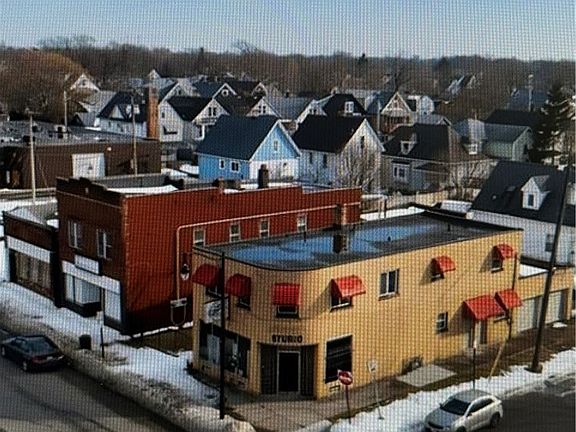 3rd image of 2101 Pine Ave