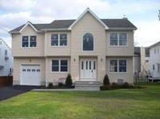 6 Hoffman Ave, Lake Hiawatha, NJ