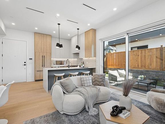 3rd image of 2752 Graveley St #2