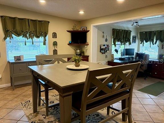 4th image of 915 HARBOR HILL DRIVE