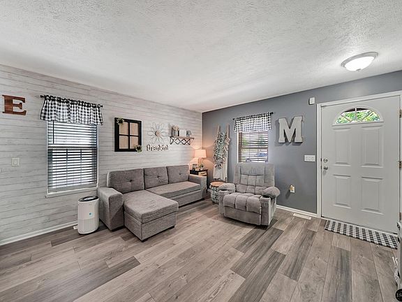 4th image of 4520 W Huntington Ave
