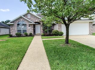 305 Landsburg Ln, College Station, TX 77845