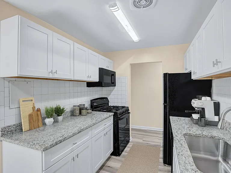 101 North Ripley Apartments — Photo 16
