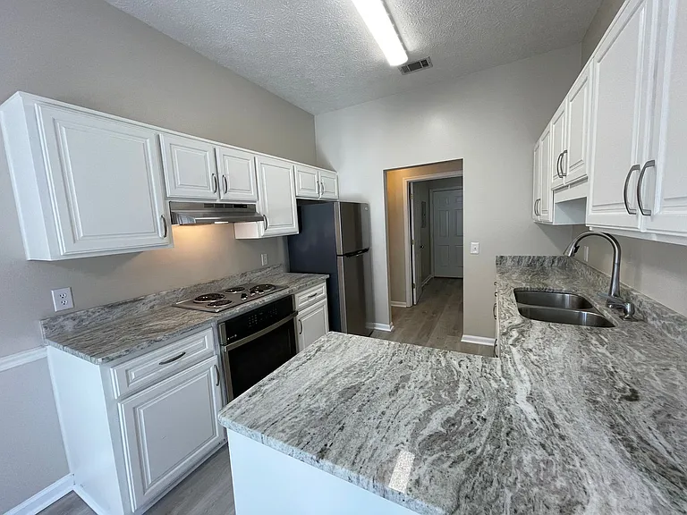 140 Treasure Palm Dr — Photo 4