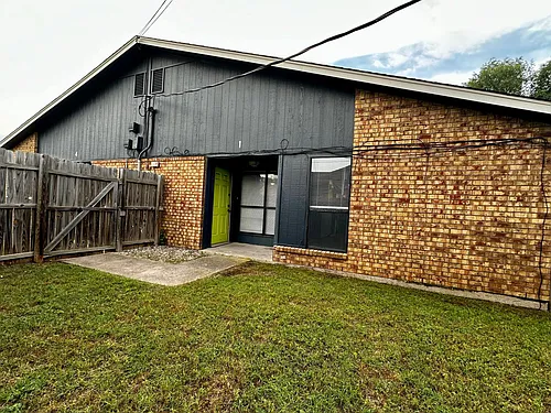 920 NE Tortoise Dr Photo 1