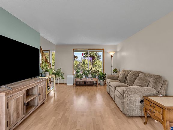 4th image of 1299 Elana Dr