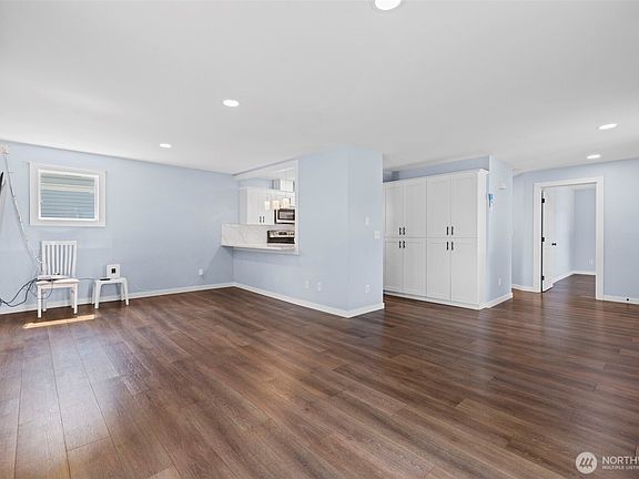 4th image of 2104 Rockefeller Avenue #1716