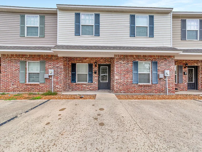 112 Padre Rd — Photo 1