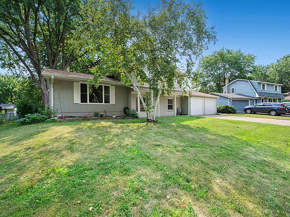2nd image of 3704 Glen Oaks Ave