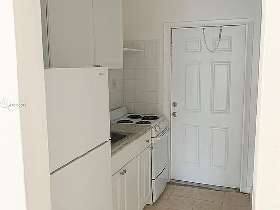 5th image of 436 NW 15th Way #B