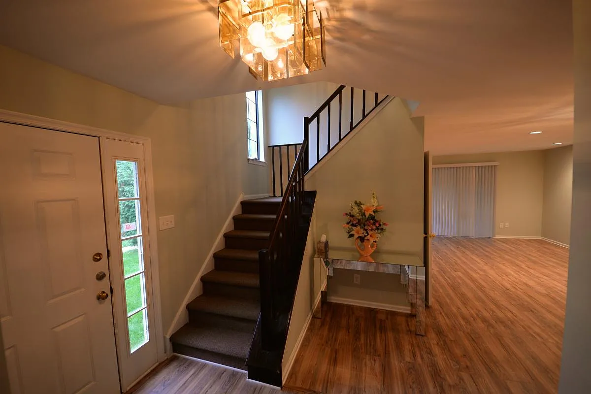 3 bed, 2.5 bath, 1800 sqft, $3,000 — Photo 1