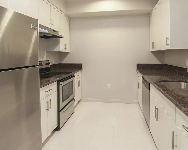 Sherman Oaks Place — Photo 25